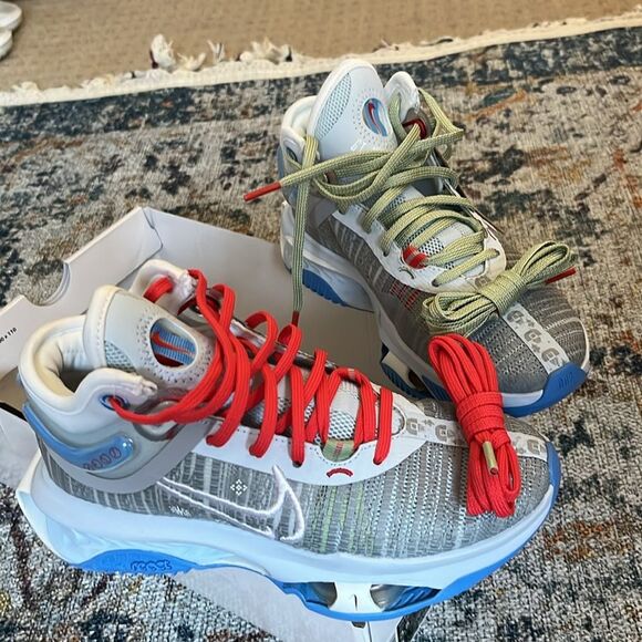 Athletic_Shoes